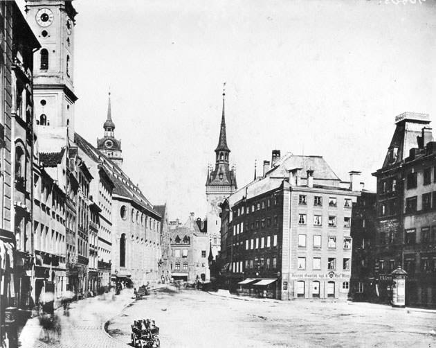 Tal mit Blick auf den Alten Rathausturm