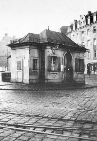 Trambahnhäuschen am Harras