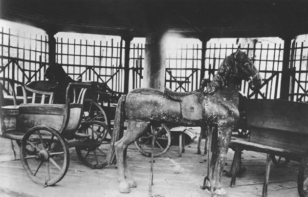Pferd und Wagen des Karussells