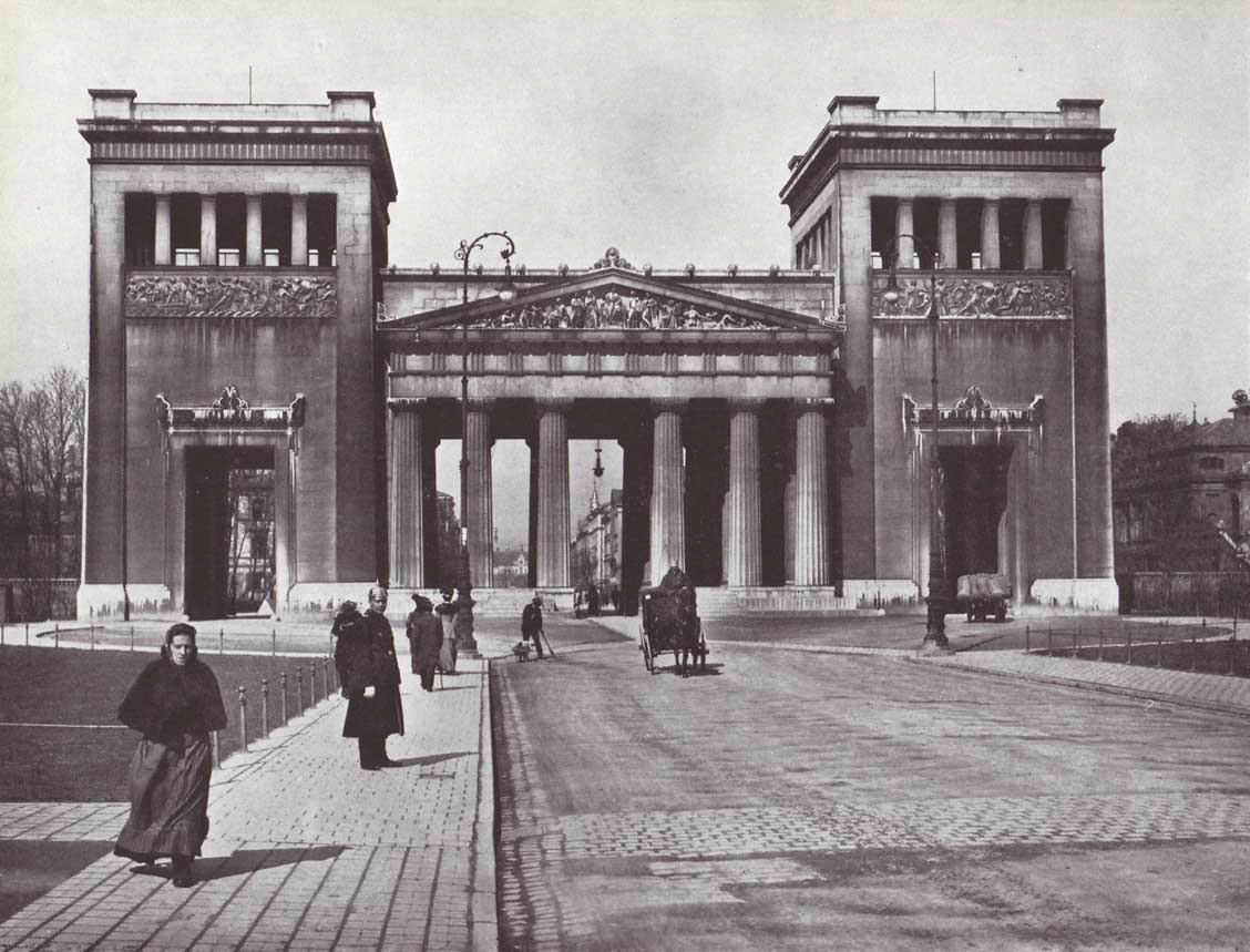 Propyläen am Königsplatz