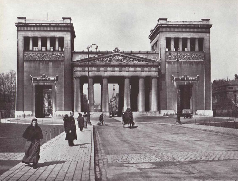 Propyläen am Königsplatz