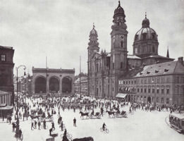  – Feldherrnhalle und Theatinerkirche