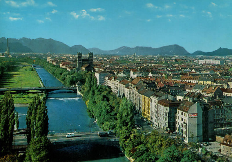 Blick über die Isar auf die Alpen