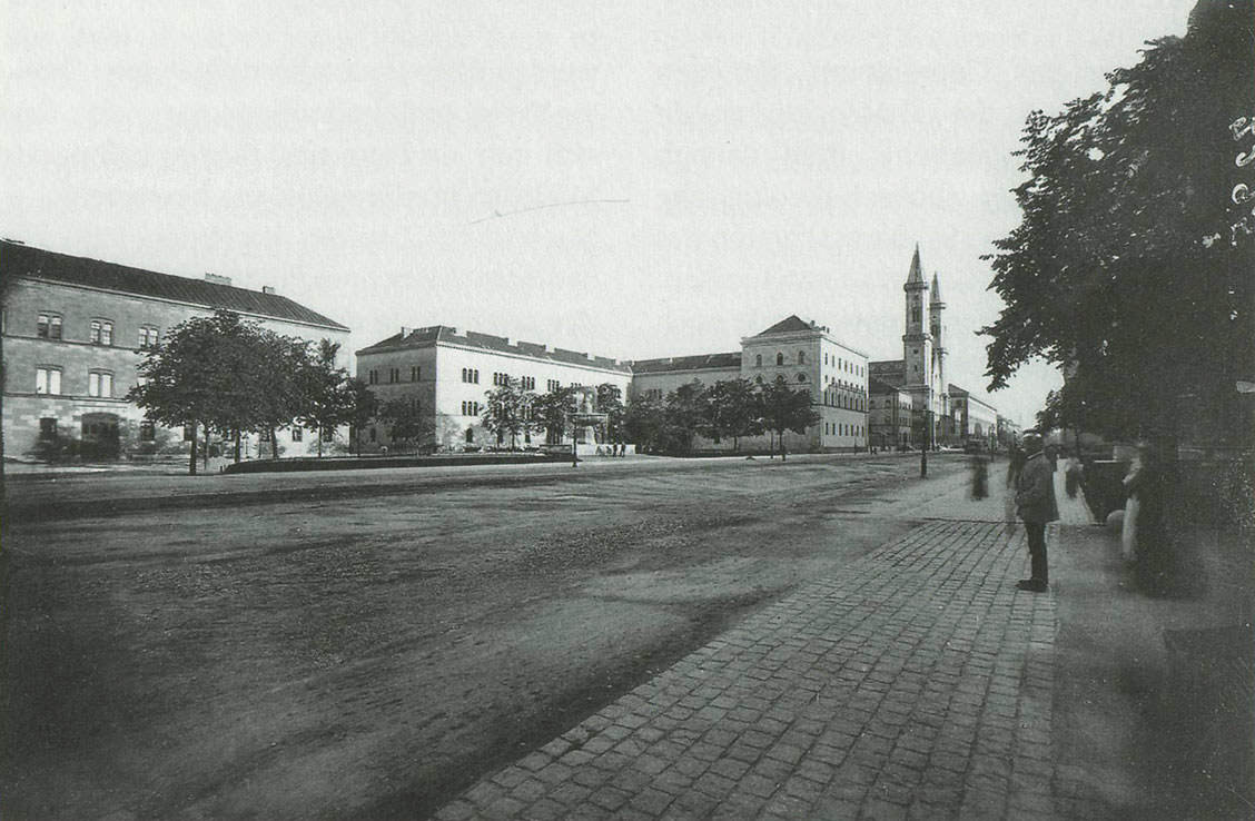Ludwigstraße   und Professor-Huber-Platz