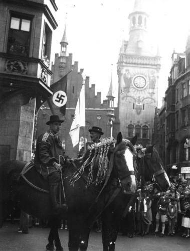 Oktoberfest im 

Dritten Reich