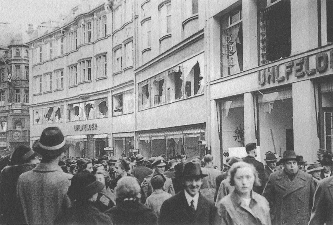 Kaufhaus Uhlfelder in der   Progromnacht
