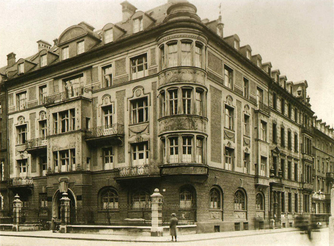 Eckhaus an 

der Türken-/Prinz-Ludwigstraße