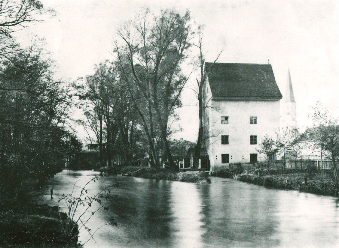 Wasserturm am Schwabinger Bach