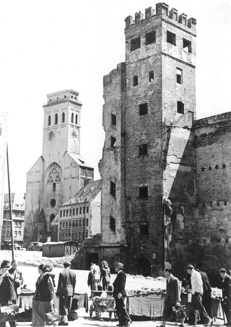 Rindermarkt mit Löwenturm und St,. Peter