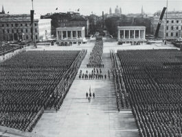 Aufmarsch am Königsplatz
