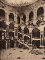 Tiez Hermann – Lichthof im Justizpalast um 1910