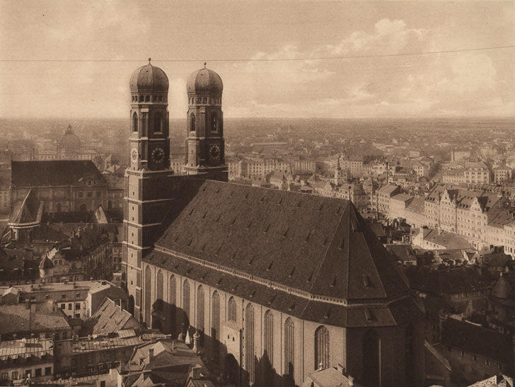 Blick vom Rathausturm zur Frauenkirche um 1910