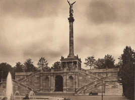 Tiez Hermann – Friedensdenkmal auf der Prinzregenten Terrasse um 
