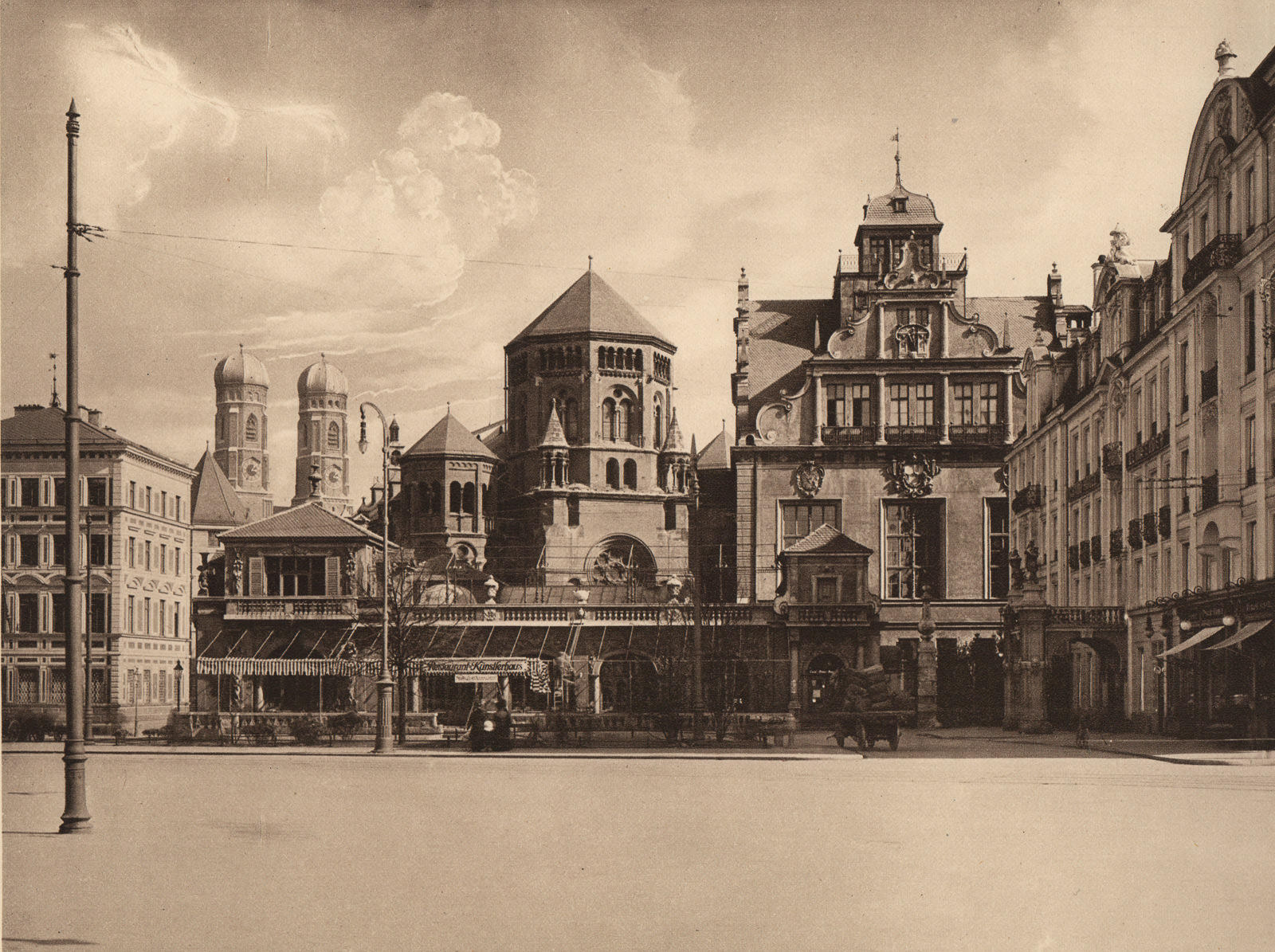 Lenbachplatz und Künstlerhaus um 1910