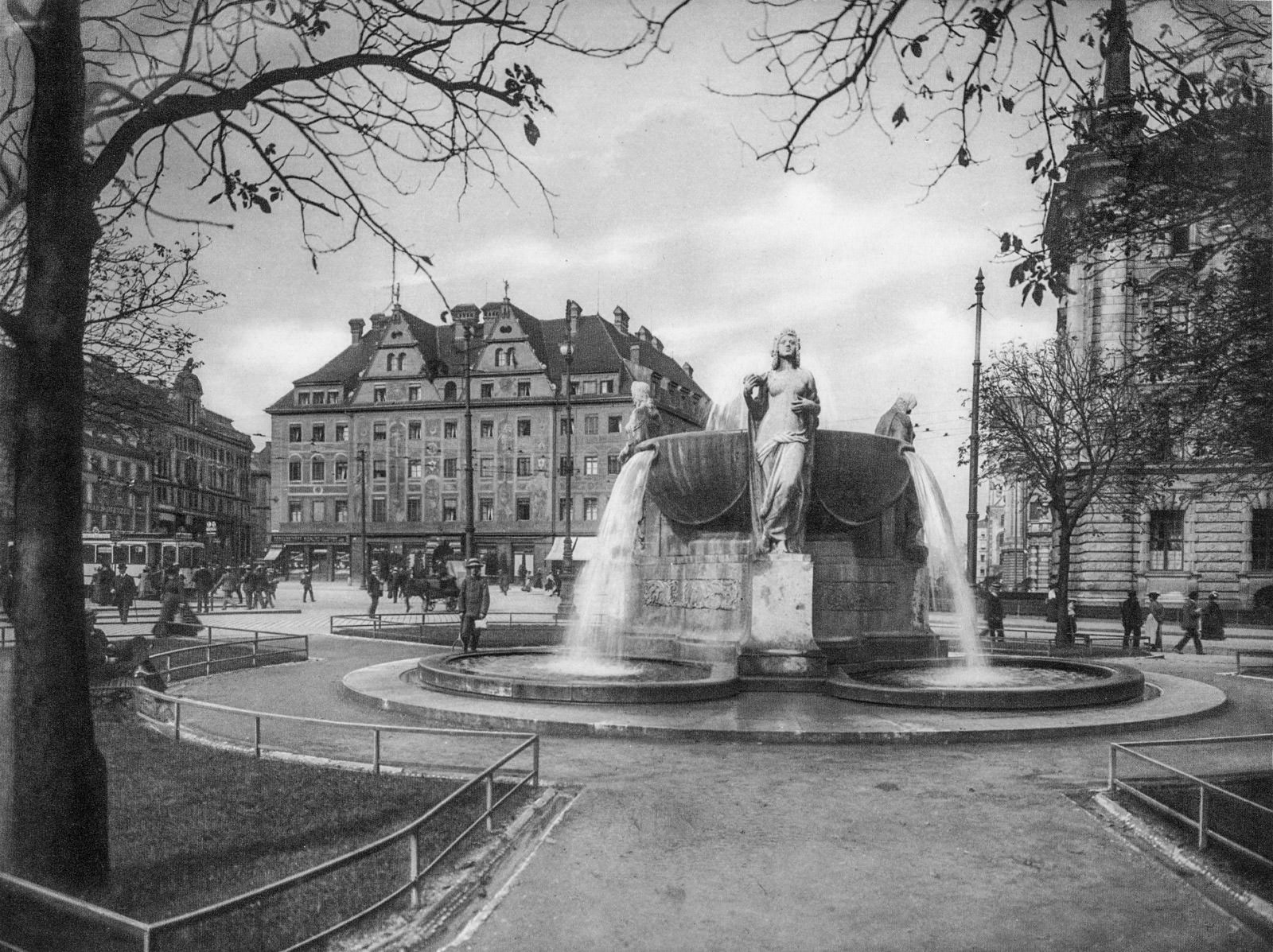 Nornenbrunnen
