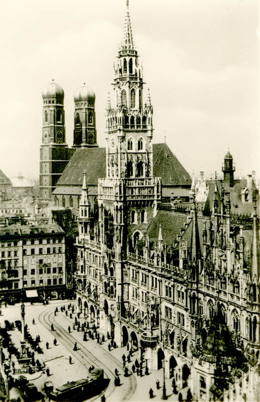 Blick auf das Neue Rathaus und Frauenkirche (1938)