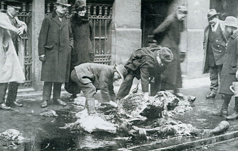 Ausschlachten eine Artilleriepferdes der Regierungstruppen