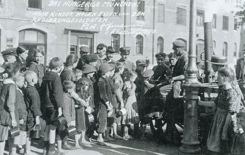 Essensausgabe der Regierungstruppen