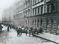  – Republikanische Soldaten vor dem Landdtagsgebäude