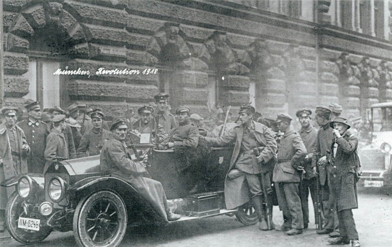 Republikanische Soldaten vor dem Landtagsgebäude