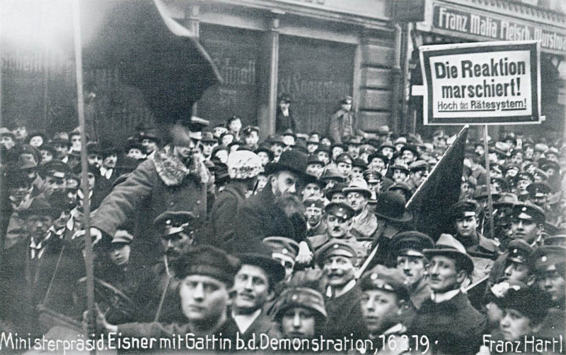 Kurt Eisner mit Frau bei der Demonstration
