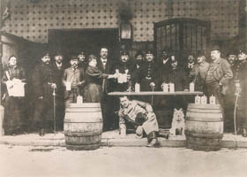 Letzter Abend einer Stammtischgesellschaft im Jahre 1896 im alten Hofbräuhaus