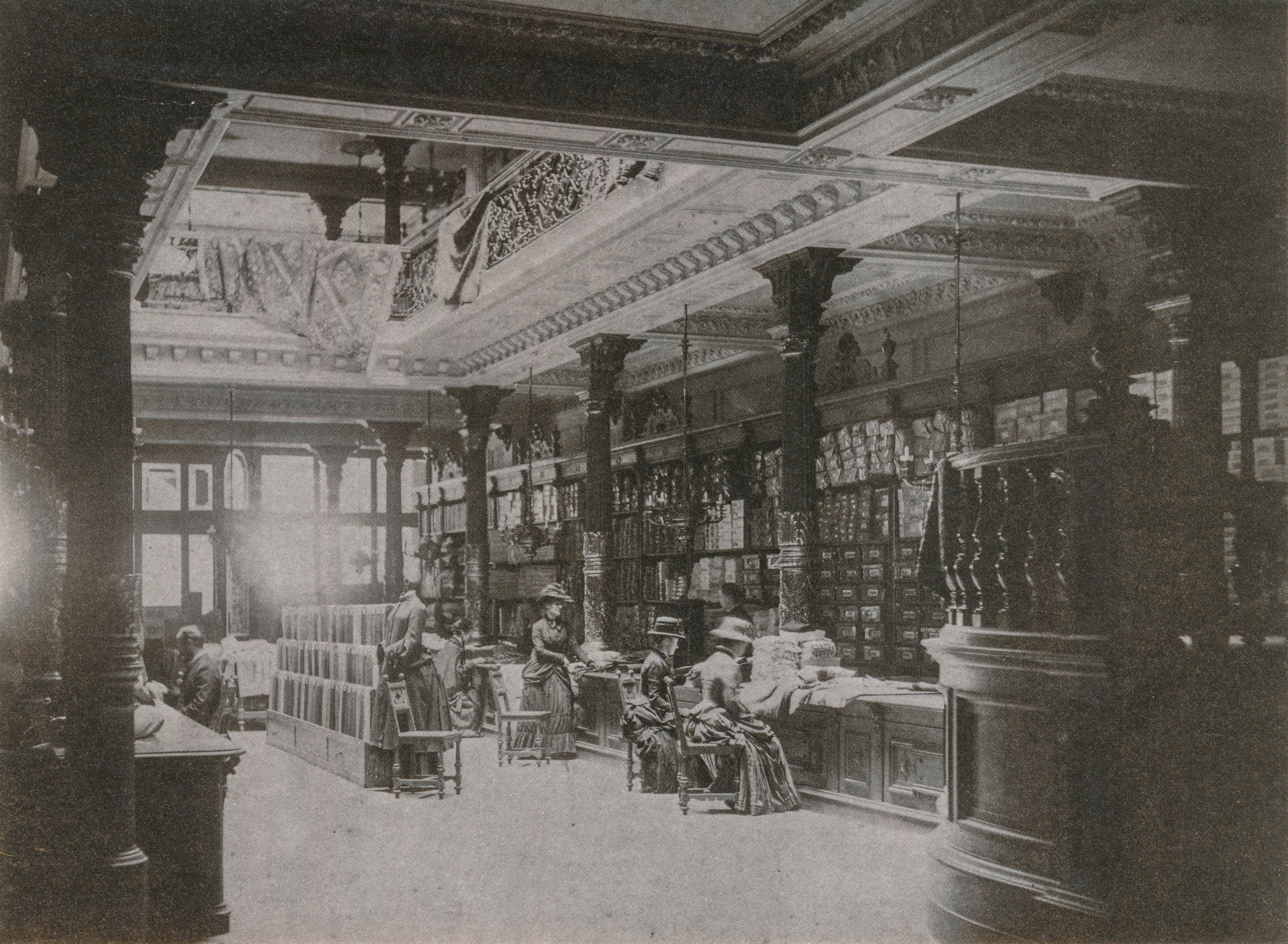 Verkaufsraum im Erdgeschoß des Kaufhauses Rosipal