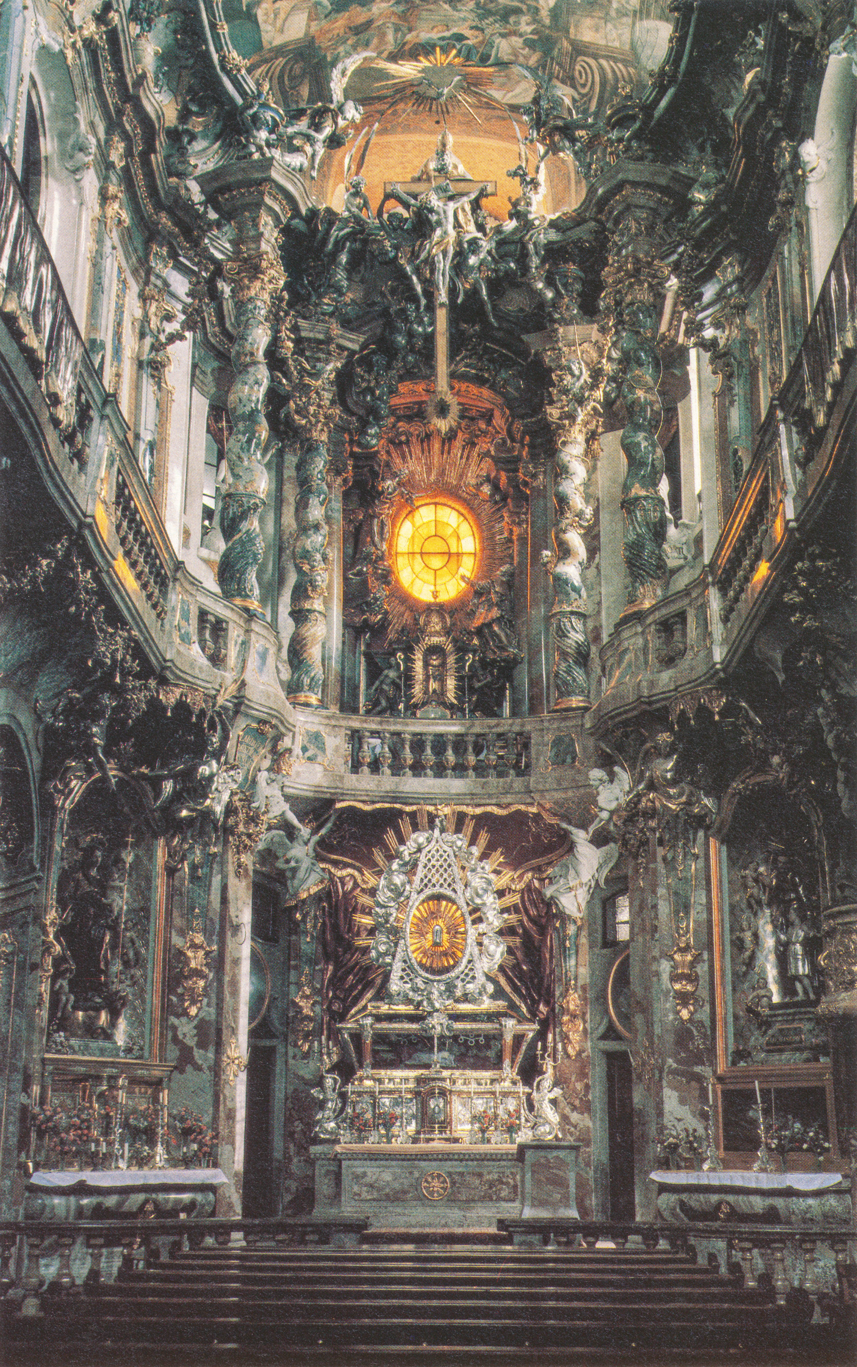 Innenansicht der Asamkirche St. Johann Nepomuk