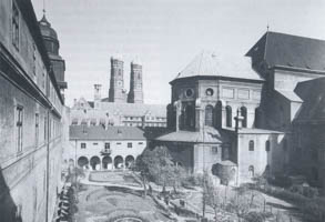  – Ehem. Jesiutenkolleg, Akademiehof von Westen