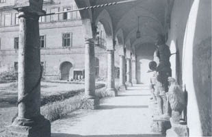  – Ehem. Jesiutenkolleg, Akademiehof, Loggia