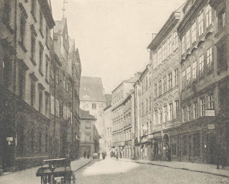 Blick in die Burggasse gegen den Alten Hof