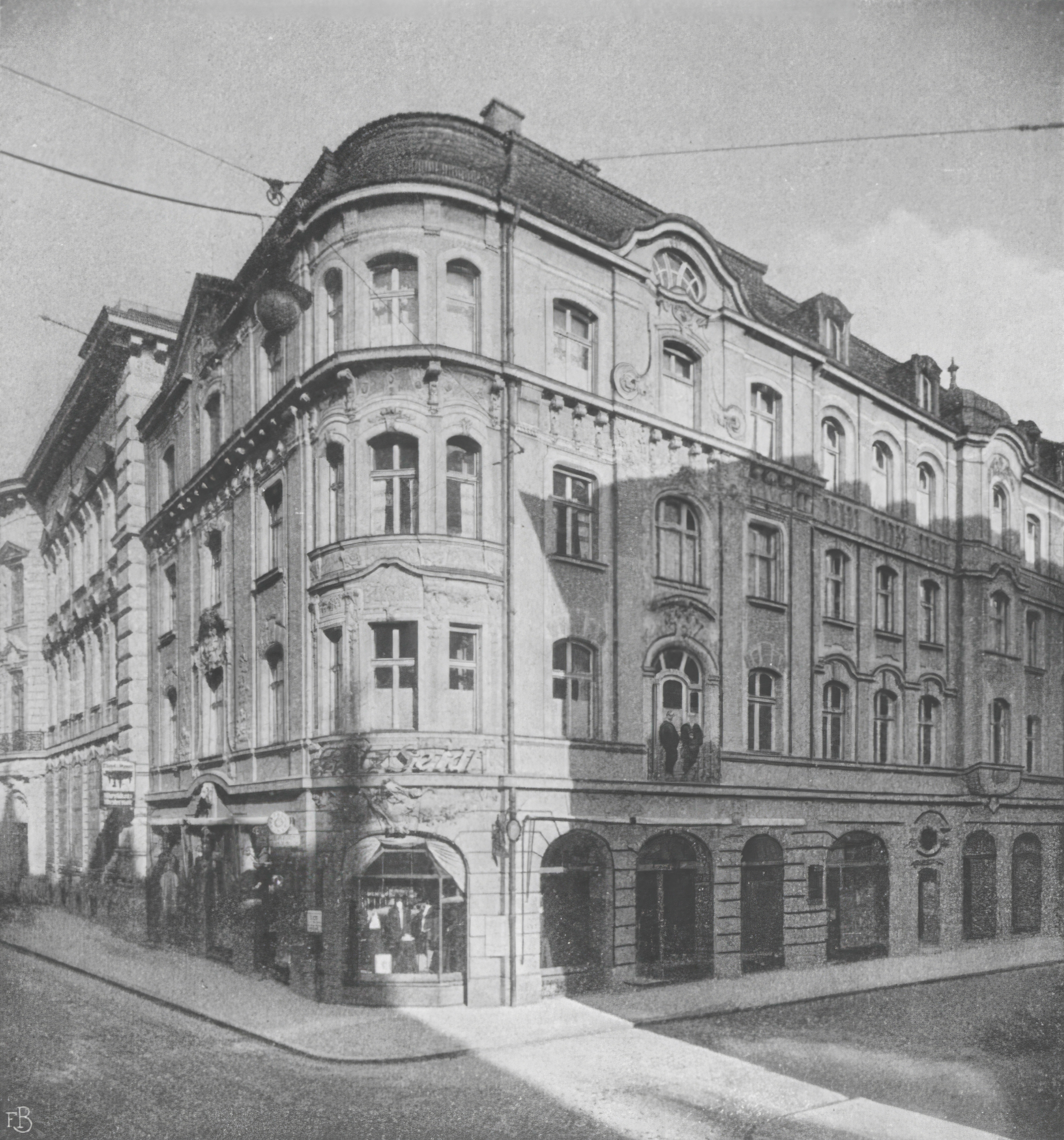 Wohn- und Geschäftshaus Falkeneck