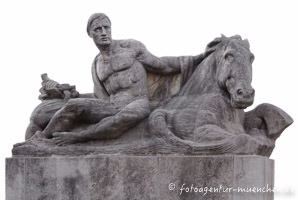 Brückenfigur – Foto aus München