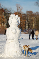 Schneefrau an der Isar – Foto aus München