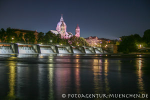 Lichtinstallation am Wehrsteg – Foto aus München
