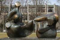Moore Henry - Zweiteilige liegende Figur