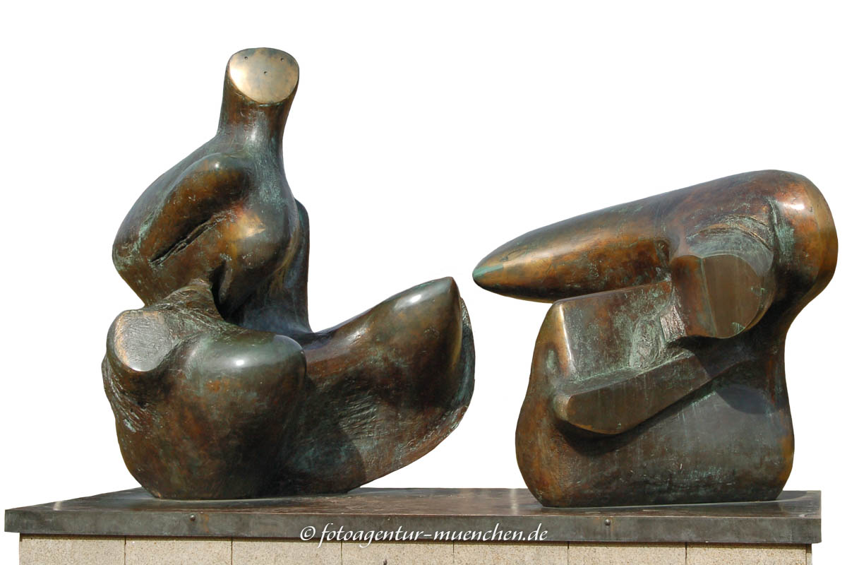 Zweiteilige liegende Figur