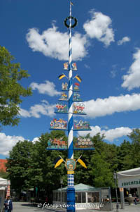 Maibaum am Viktualienmarkt – Foto aus München