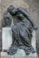 Trauernde auf dem Ostfriedhof – Foto aus München