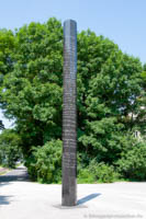 Schriftsäule – Foto aus München