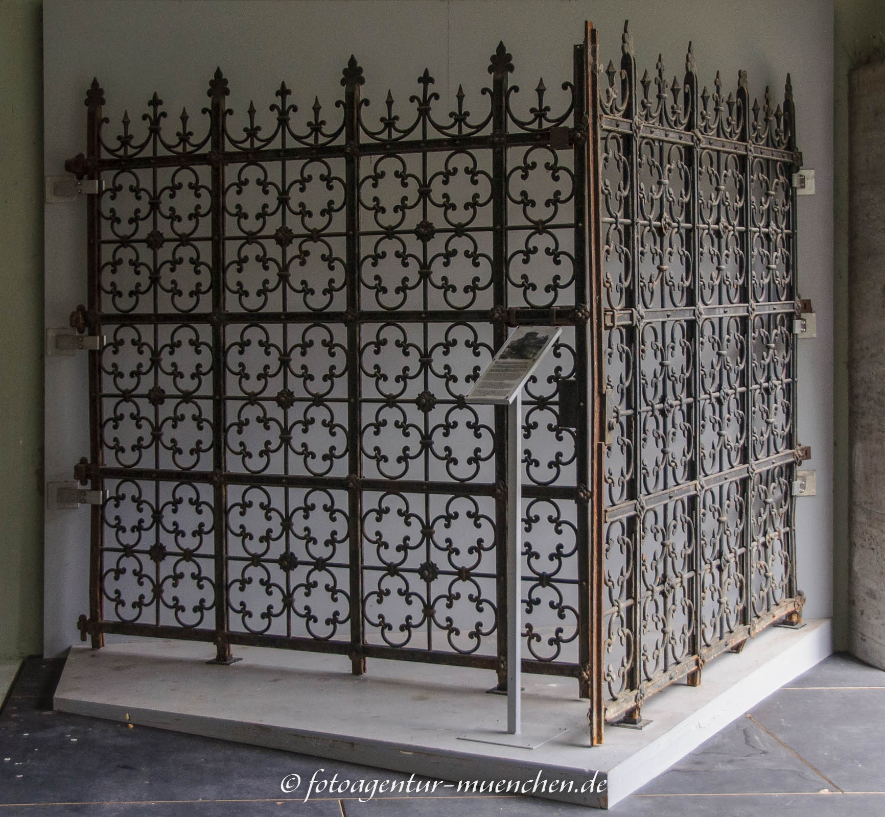 Gitter zur Hauptsynagoge