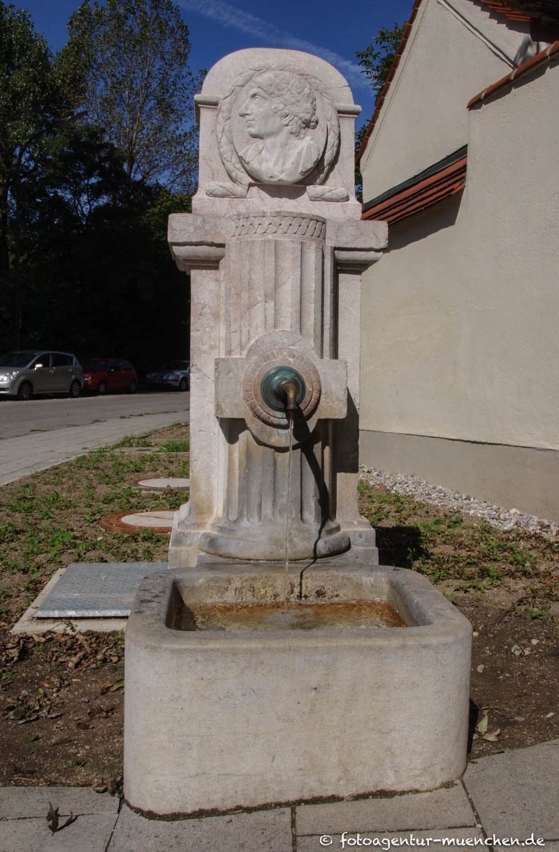Kennedy-Brünnlein – Denkmal/Kunstwerk in München
