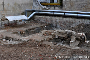 Stadtmauer mit Turm – Foto aus München