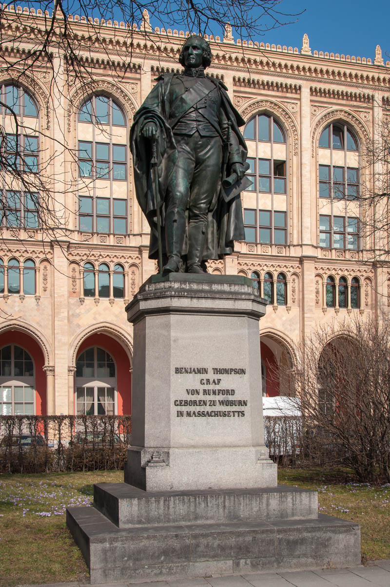 Bronzestandbild von Benjamin Thompson – Denkmal/Kunstwerk in München