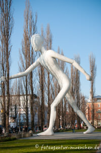 »Walking Man« – Foto aus München