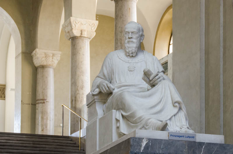 Sitzfigur - Luitpold von Bayern – Denkmal/Kunstwerk in München