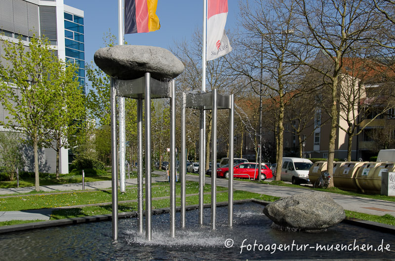Findling – Denkmal/Kunstwerk in München
