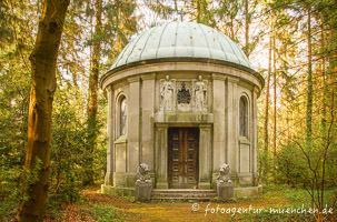 Gerhard Willhalm – Grabmal von Luise Bürkel