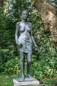 Mädchenstatue – Foto aus München
