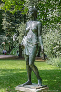 Mädchenstatue – Foto aus München